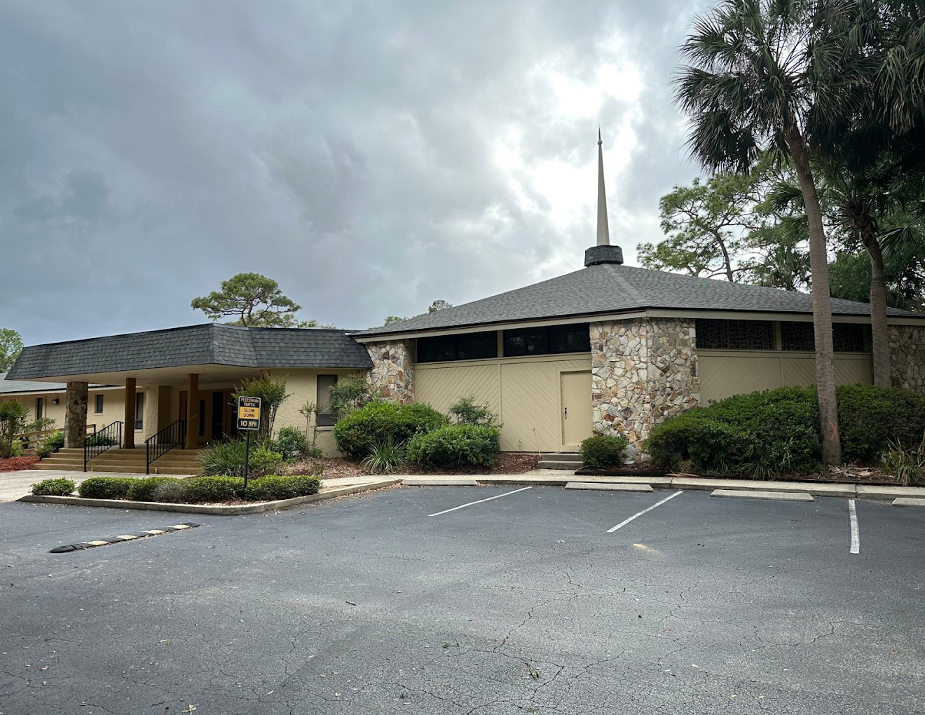 Edificio de la Iglesia Hispana Bautista Raham en 3801 Wekiva Springs Rd, Longwood, Florida